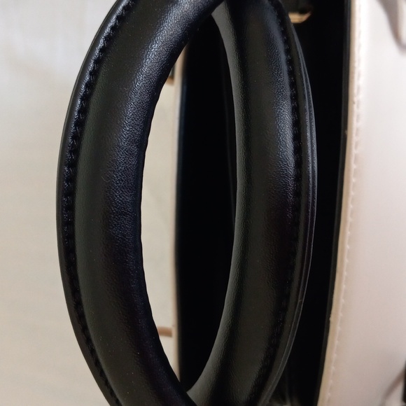 Handbag - Picture 4 of 15